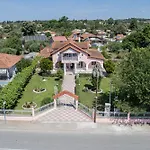 Villa Regina By The Sea