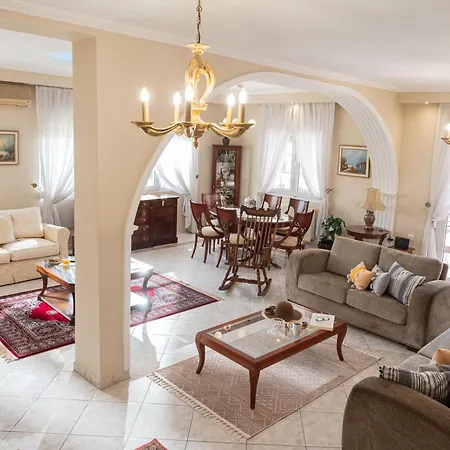 Regina By The Sea Villa *